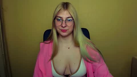 Snapshot of luna_lush_ chatting on February 1, 2025, 8:29 am Luna online show from February 1, 2025, 8:29 am