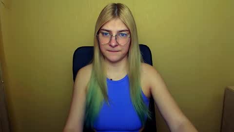 Snapshot of luna_lush_ chatting on February 6, 2025, 9:11 am Luna online show from February 6, 2025, 9:11 am