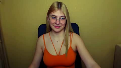 Snapshot of luna_lush_ chatting on February 7, 2025, 8:55 am Luna online show from February 7, 2025, 8:55 am