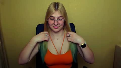 Snapshot of luna_lush_ chatting on February 7, 2025, 12:06 pm Luna online show from February 7, 2025, 12:06 pm