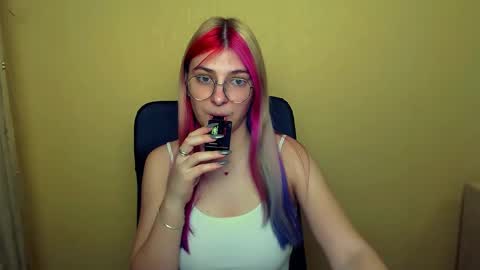 Snapshot of luna_lush_ chatting on March 1, 2025, 10:45 am Luna online show from March 1, 2025, 10:45 am