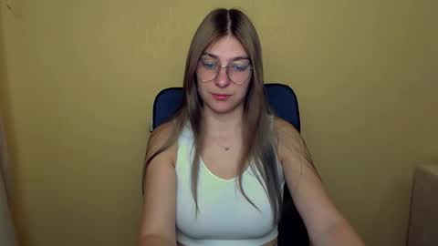 Snapshot of luna_lush_ chatting on September 10, 2025, 8:47 am Luna online show from September 10, 2025, 8:47 am