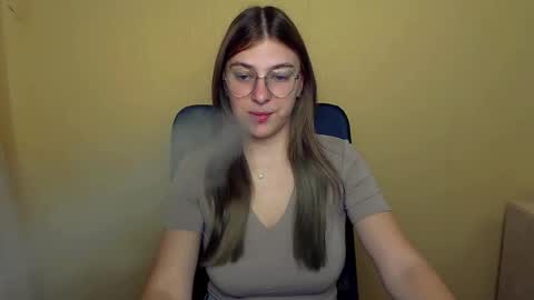 Snapshot of luna_lush_ chatting on September 17, 2025, 9:55 am Luna online show from September 17, 2025, 9:55 am