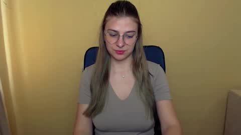 Snapshot of luna_lush_ chatting on September 26, 2025, 12:53 pm Luna online show from September 26, 2025, 12:53 pm