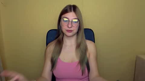 Snapshot of luna_lush_ chatting on September 29, 2025, 8:19 am Luna online show from September 29, 2025, 8:19 am