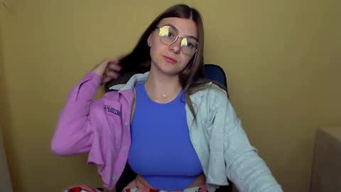 Snapshot of luna_lush_ chatting on October 10, 2025, 9:19 am Luna online show from October 10, 2025, 9:19 am