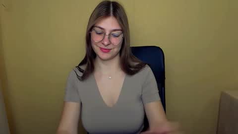 Snapshot of luna_lush_ chatting on October 11, 2025, 8:57 am Luna online show from October 11, 2025, 8:57 am