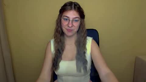 Snapshot of luna_lush_ chatting on October 17, 2025, 5:32 am Luna online show from October 17, 2025, 5:32 am