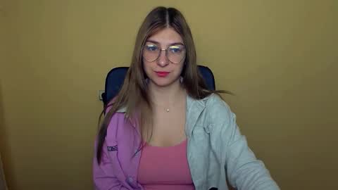 Snapshot of luna_lush_ chatting on October 20, 2025, 9:43 am Luna online show from October 20, 2025, 9:43 am