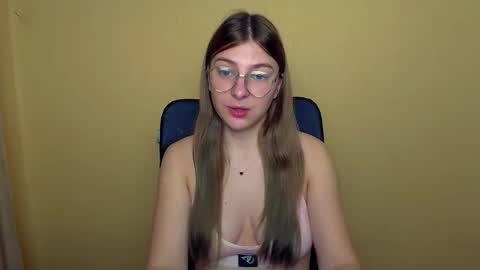 Snapshot of luna_lush_ chatting on November 3, 2025, 11:22 am Luna online show from November 3, 2025, 11:22 am