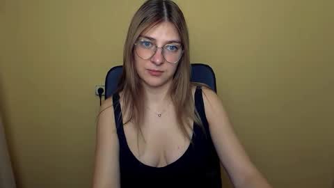 Snapshot of luna_lush_ chatting on November 5, 2025, 10:04 am Luna online show from November 5, 2025, 10:04 am