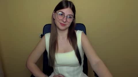 Snapshot of luna_lush_ chatting on December 2, 2025, 8:52 am Luna online show from December 2, 2025, 8:52 am