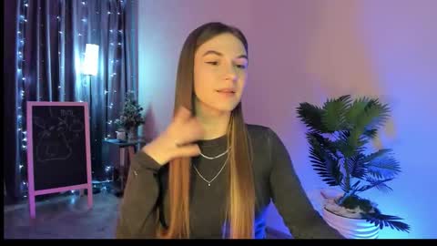 Luna online show from February 8, 2026, 4:16 am