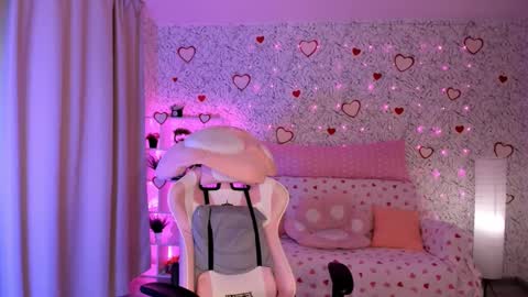 Lina  online show from February 14, 2025, 6:45 am