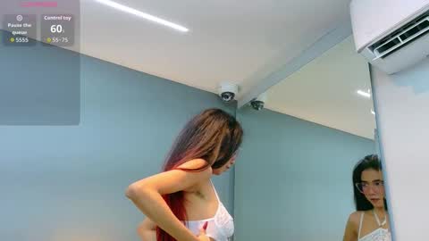 LUNA  online show from September 12, 2025, 1:22 pm