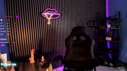 Luna Rosse  online show from April 24, 2026, 1:13 pm