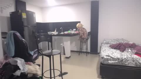 Luna online show from March 6, 2025, 10:15 pm