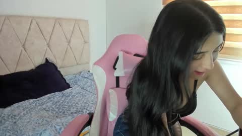 Snapshot of luna_roussee chatting on October 15, 2025, 6:52 pm luna_roussee online show from October 15, 2025, 6:52 pm