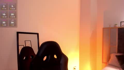 Snapshot of luna_tagliaferri chatting on December 22, 2025, 2:25 pm Luna online show from December 22, 2025, 2:25 pm