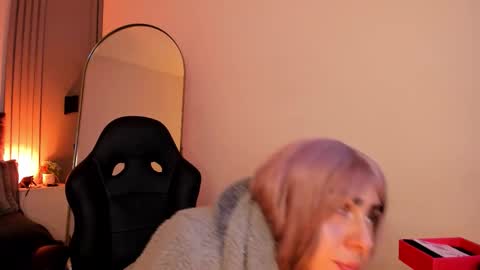 Snapshot of luna_tagliaferri chatting on January 5, 2026, 5:27 pm Luna online show from January 5, 2026, 5:27 pm