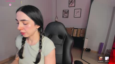 Snapshot of luna_tagliaferri chatting on May 19, 2026, 9:21 pm Luna online show from May 19, 2026, 9:21 pm