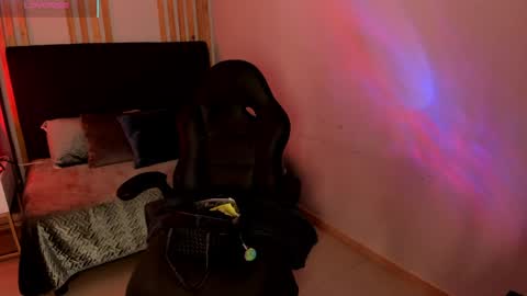 Snapshot of luna_tagliaferri chatting on May 21, 2026, 7:32 pm Luna online show from May 21, 2026, 7:32 pm