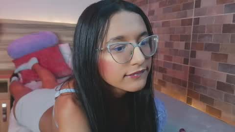 luna_valen online show from June 7, 2026, 3:21 am