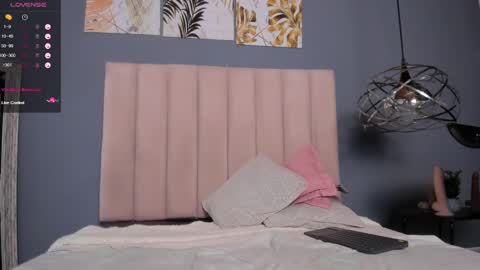 Luna  online show from December 15, 2024, 5:10 pm