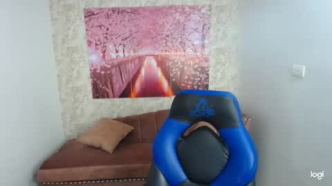 lunaa_m_ online show from January 7, 2025, 7:17 pm