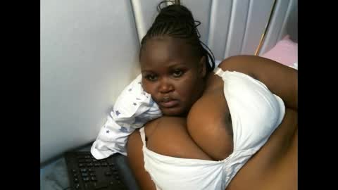 lunabloom01 online show from November 23, 2025, 8:19 pm