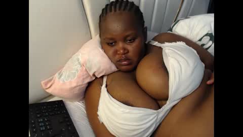 lunabloom01 online show from January 31, 2026, 9:13 pm