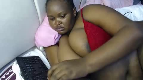 lunabloom01 online show from April 17, 2026, 10:35 pm