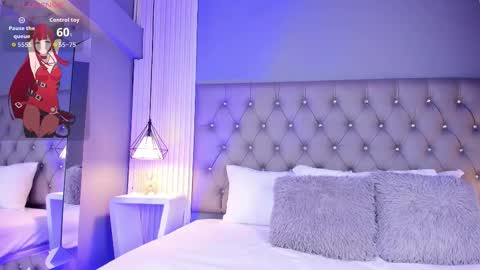 Luna  online show from November 18, 2025, 5:06 pm