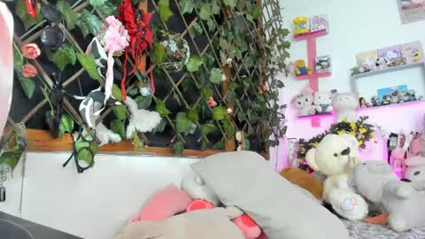 Snapshot of lunacristal_moon chatting on February 14, 2025, 1:45 am lunacristal_moon online show from February 14, 2025, 1:45 am