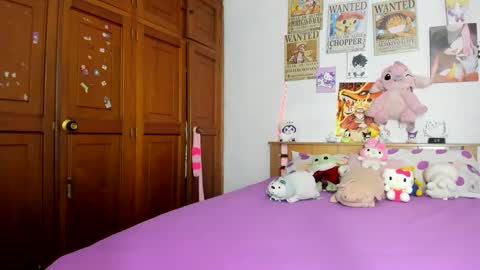 Snapshot of lunacristal_moon chatting on October 15, 2025, 8:36 am lunacristal_moon online show from October 15, 2025, 8:36 am