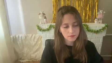 lunafeather online show from December 21, 2025, 5:36 am