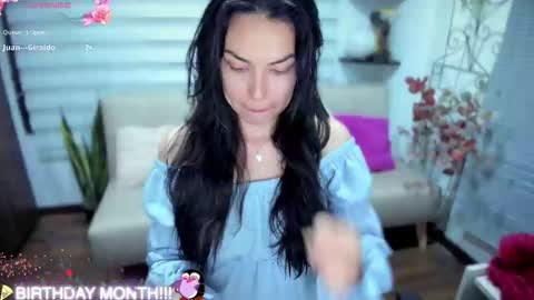 Luna online show from November 13, 2025, 3:38 am