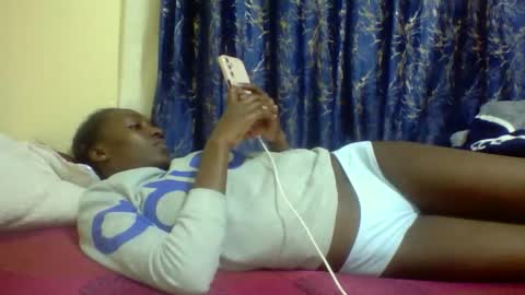 lunah_kitty online show from April 18, 2026, 7:58 pm