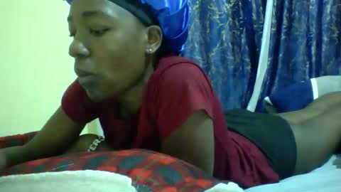 lunah_kitty online show from May 16, 2026, 12:15 pm