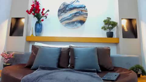 Luna online show from October 13, 2025, 6:35 am