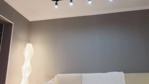 Luna online show from December 15, 2025, 3:33 am