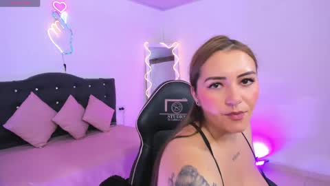 Snapshot of lunakitty_tay chatting on April 21, 2026, 11:38 am LUNA KITTY online show from April 21, 2026, 11:38 am