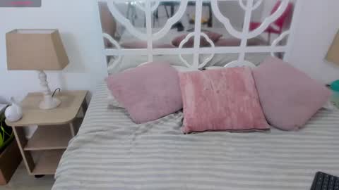 Luna Lasman  online show from December 12, 2024, 1:06 pm