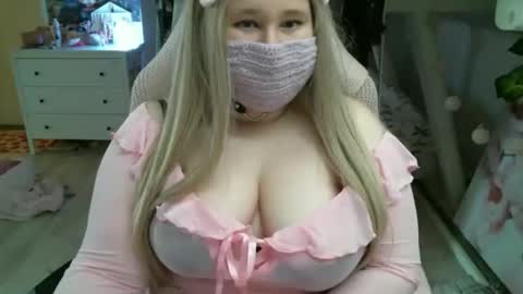 lunalulls online show from March 9, 2026, 12:31 pm