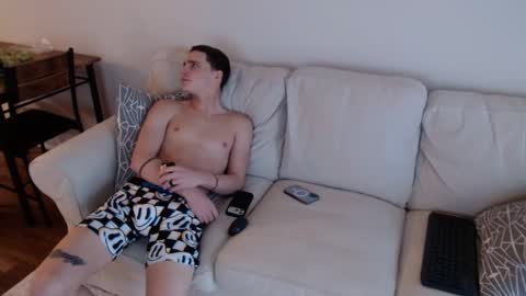 lunalustt online show from February 14, 2026, 6:59 pm