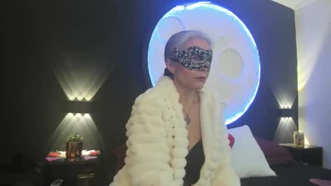 lunamisteriosa_ online show from September 20, 2025, 11:55 am