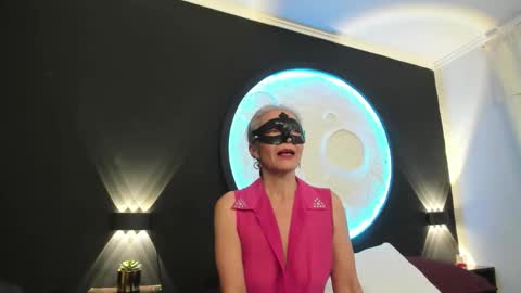 lunamisteriosa_ online show from October 23, 2025, 11:09 am