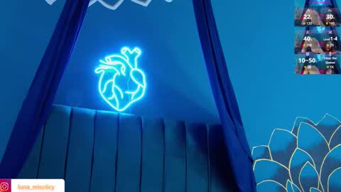 Luna online show from October 30, 2025, 7:36 pm