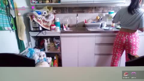 Snapshot of lunamoon_17 chatting on February 21, 2025, 4:05 pm LUNA online show from February 21, 2025, 4:05 pm