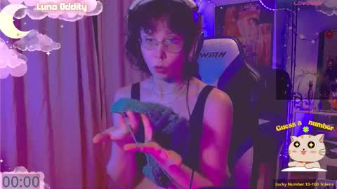 Snapshot of lunaoddity chatting on October 29, 2025, 8:32 pm Luna online show from October 29, 2025, 8:32 pm